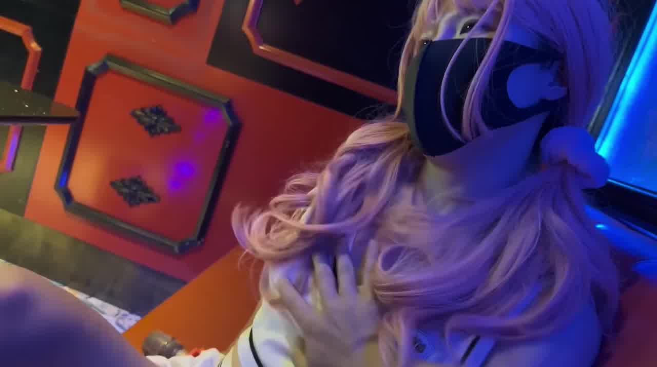  原创 樱花小猫 1888叫了个头牌KTV公主，直接在包厢表演绝活 的剧照6