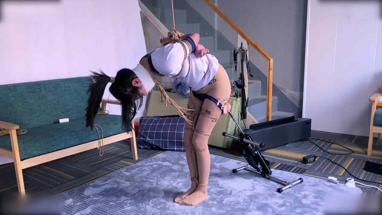  日本学生妹SM性虐 的剧照5