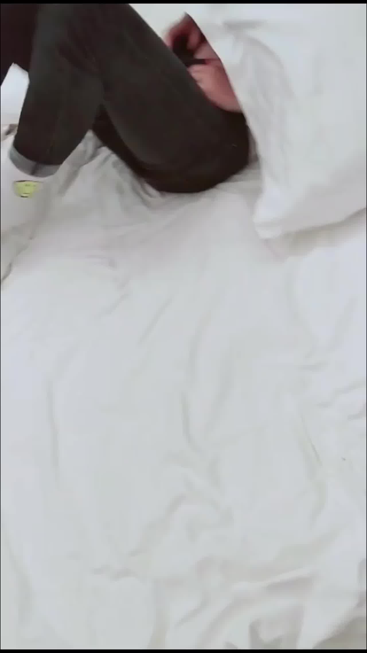  【真实强上英语老师】没事别乱勾引人，挑逗学生被强推，看来强奸也不是那么容易，强上摁住半天才插进去！ 的剧照9