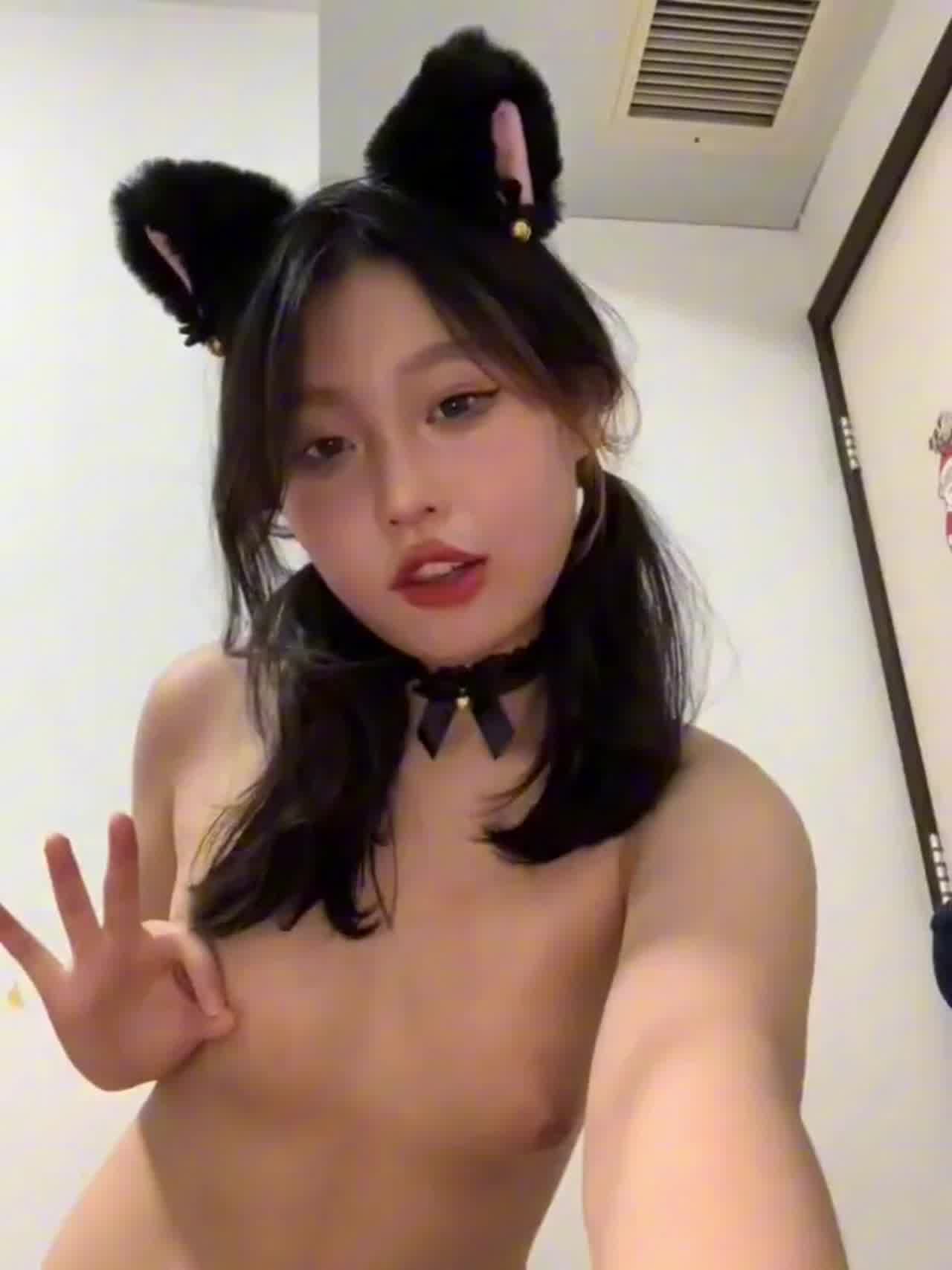  这化妆和素颜真是同个人吗？ 的剧照1