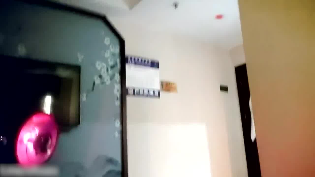  【秦总会所探花】，硕果仅存唯一探花，苗条小少妇风情万种，一对翘乳满分好评，软玉温香相伴 的剧照5