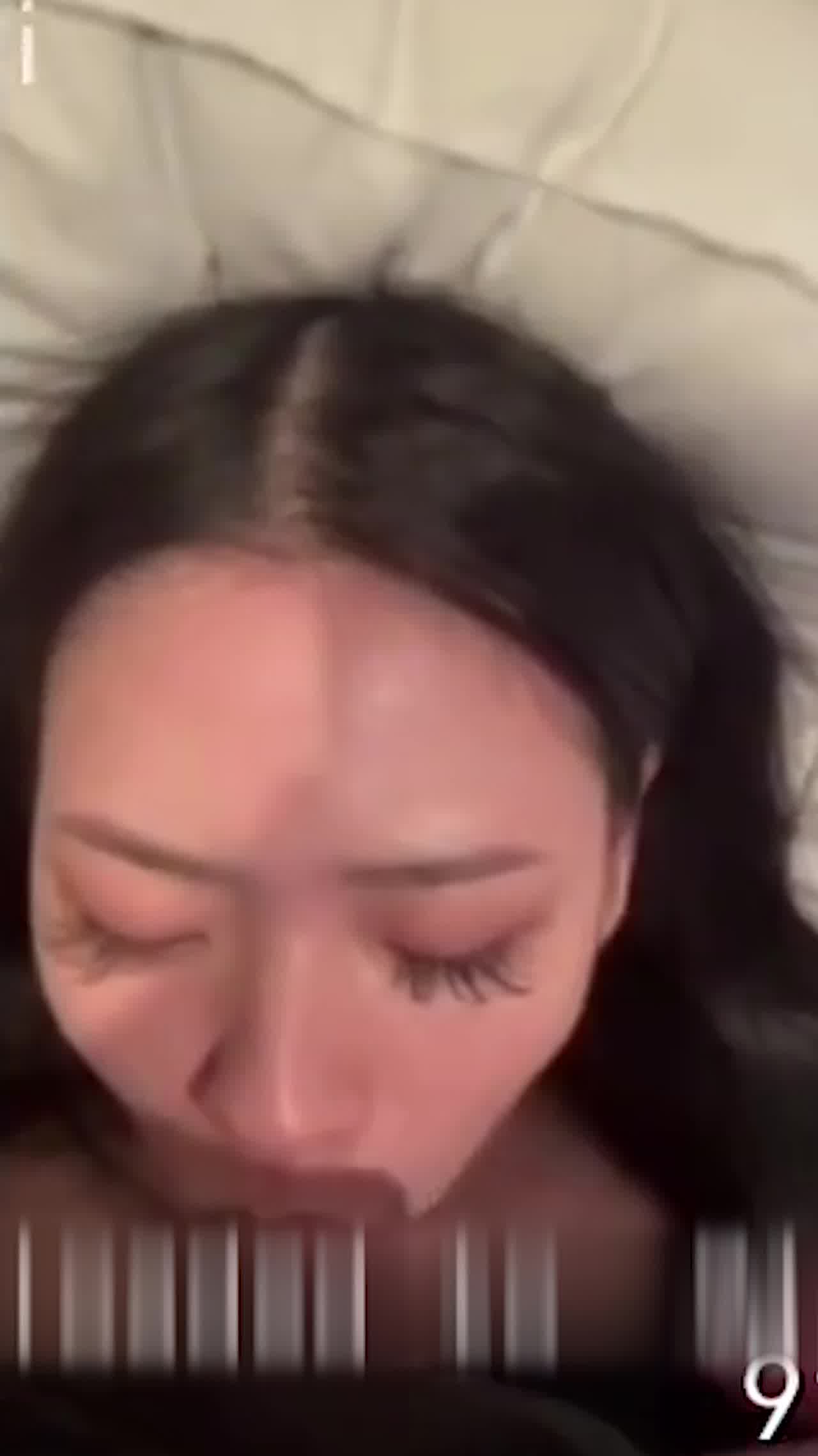  约草少妇到酒店 精彩的对白 少妇好像很喜欢这样的感觉 的剧照10