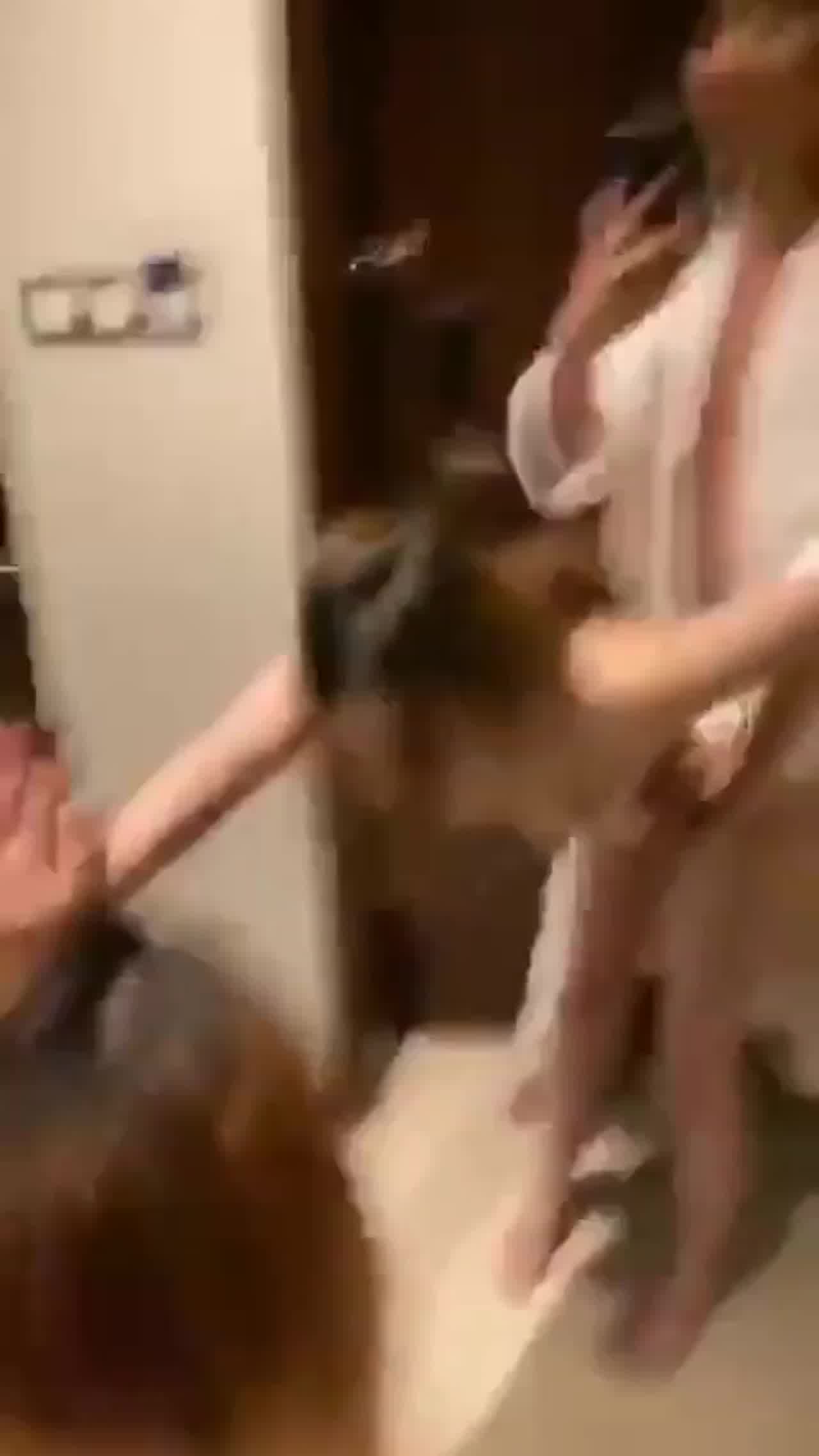  骚美女深喉插嘴 被主人操的骚叫不停 的剧照6