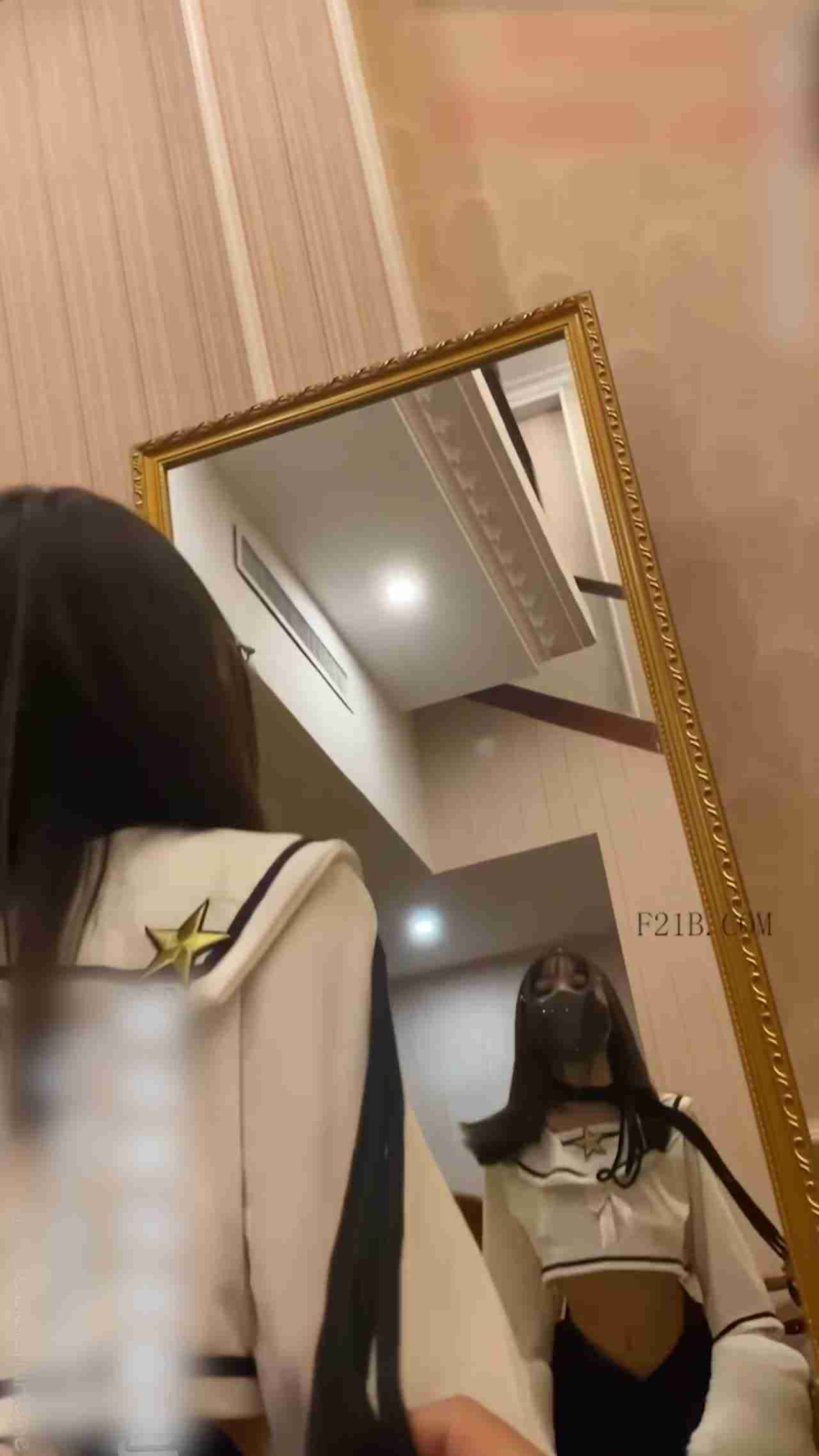  水手服白虎萝莉无套内射女上榨精 的剧照6