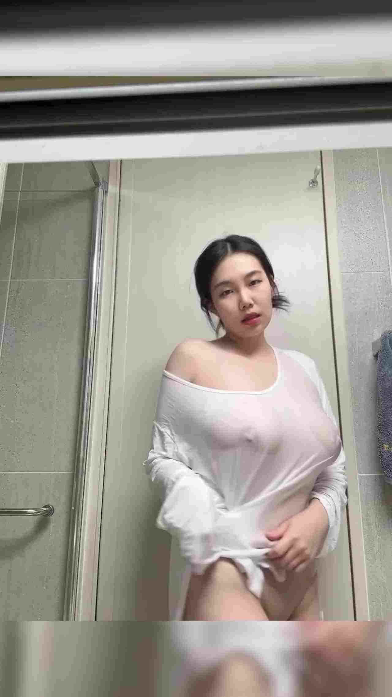  看射了都，湿身巨乳装最为致命 的剧照9