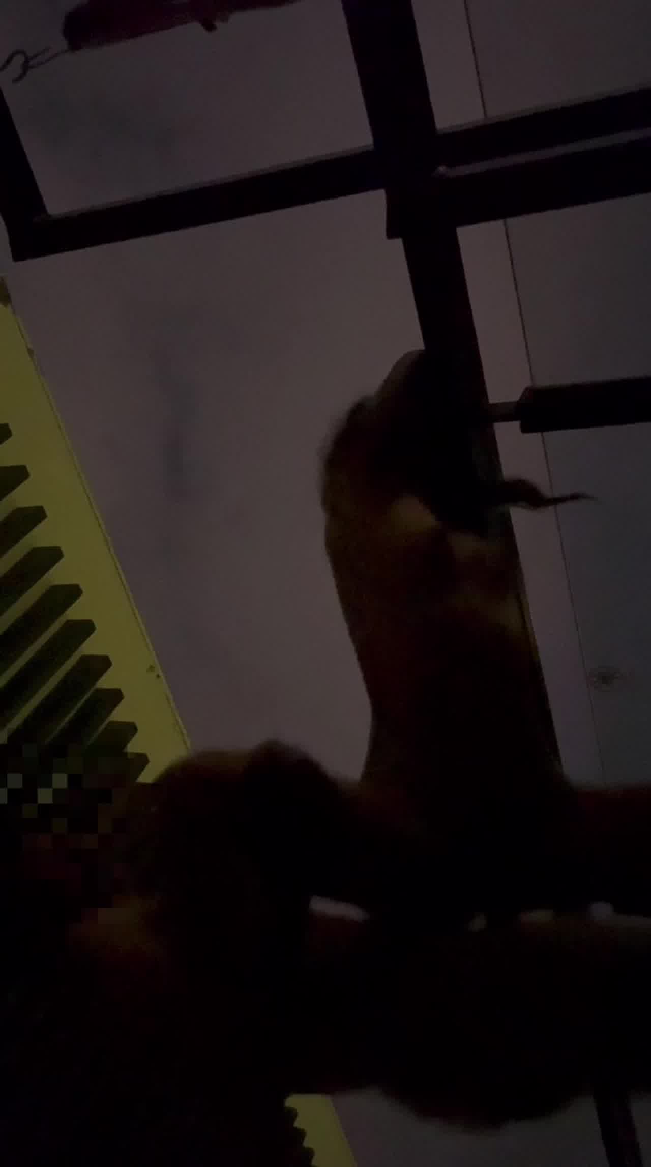  夜景下做爱 的剧照8