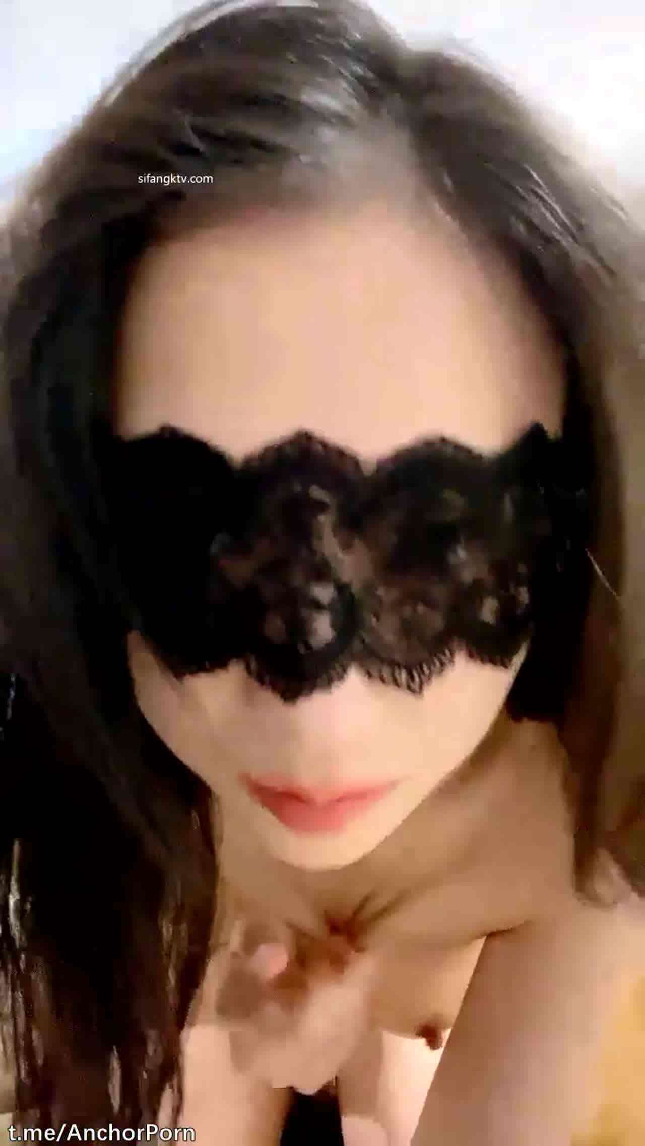  月月女神 给爸爸们一点福利看看 的剧照8