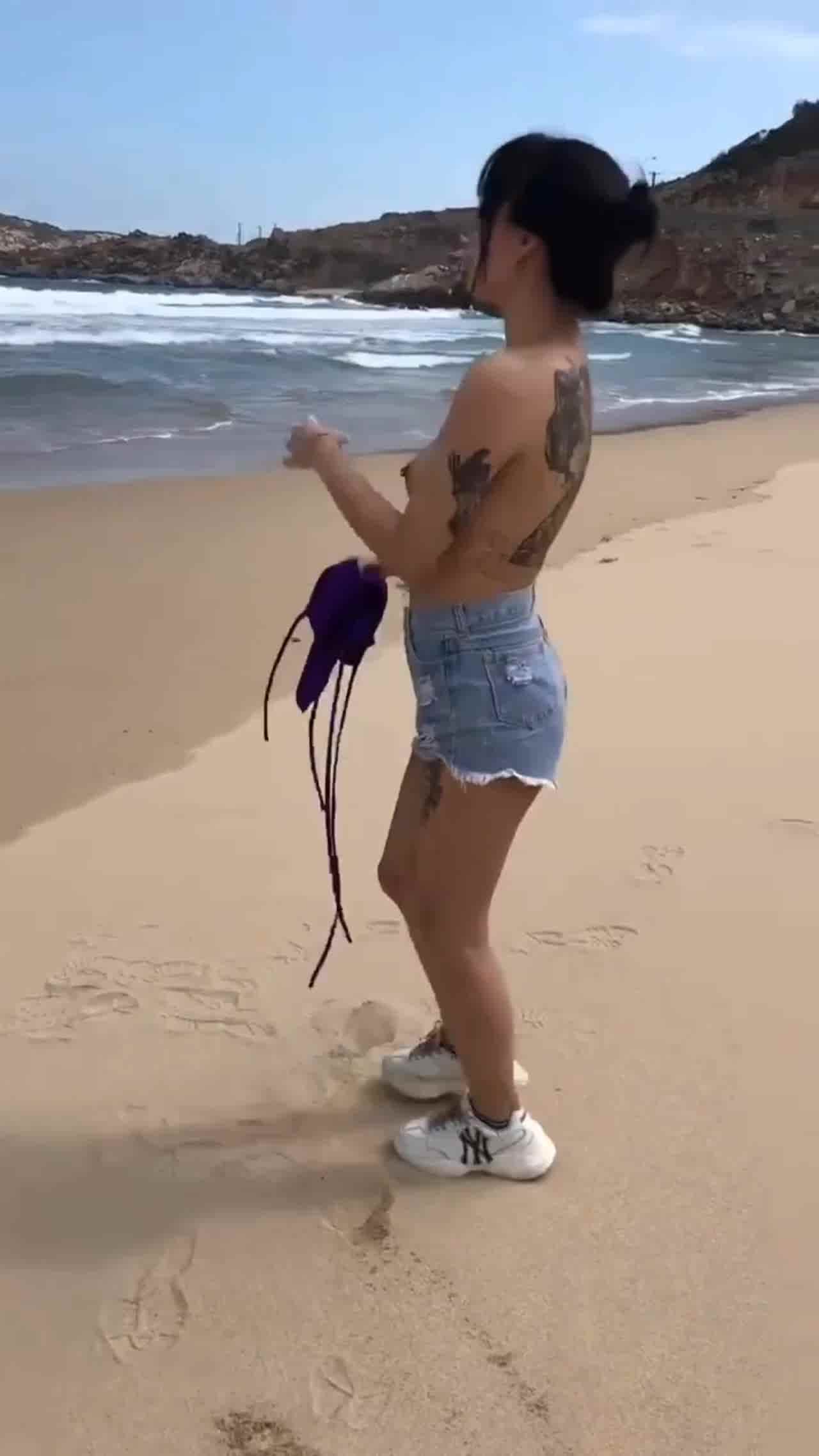  假期没上班，去海边吹吹风 的剧照8