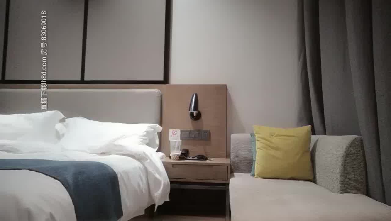  腼腆眼镜小哥1200元单挑气质少妇，搞坏了3个套套也没射 的剧照10