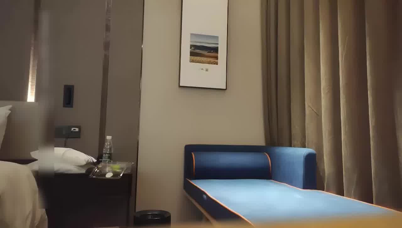  网红脸马尾妹子，D奶蝴蝶小嫩逼‘你的好长啊，我草好硬啊，都顶到我里面了，啊啊啊我受不了，你快点’ 的剧照6