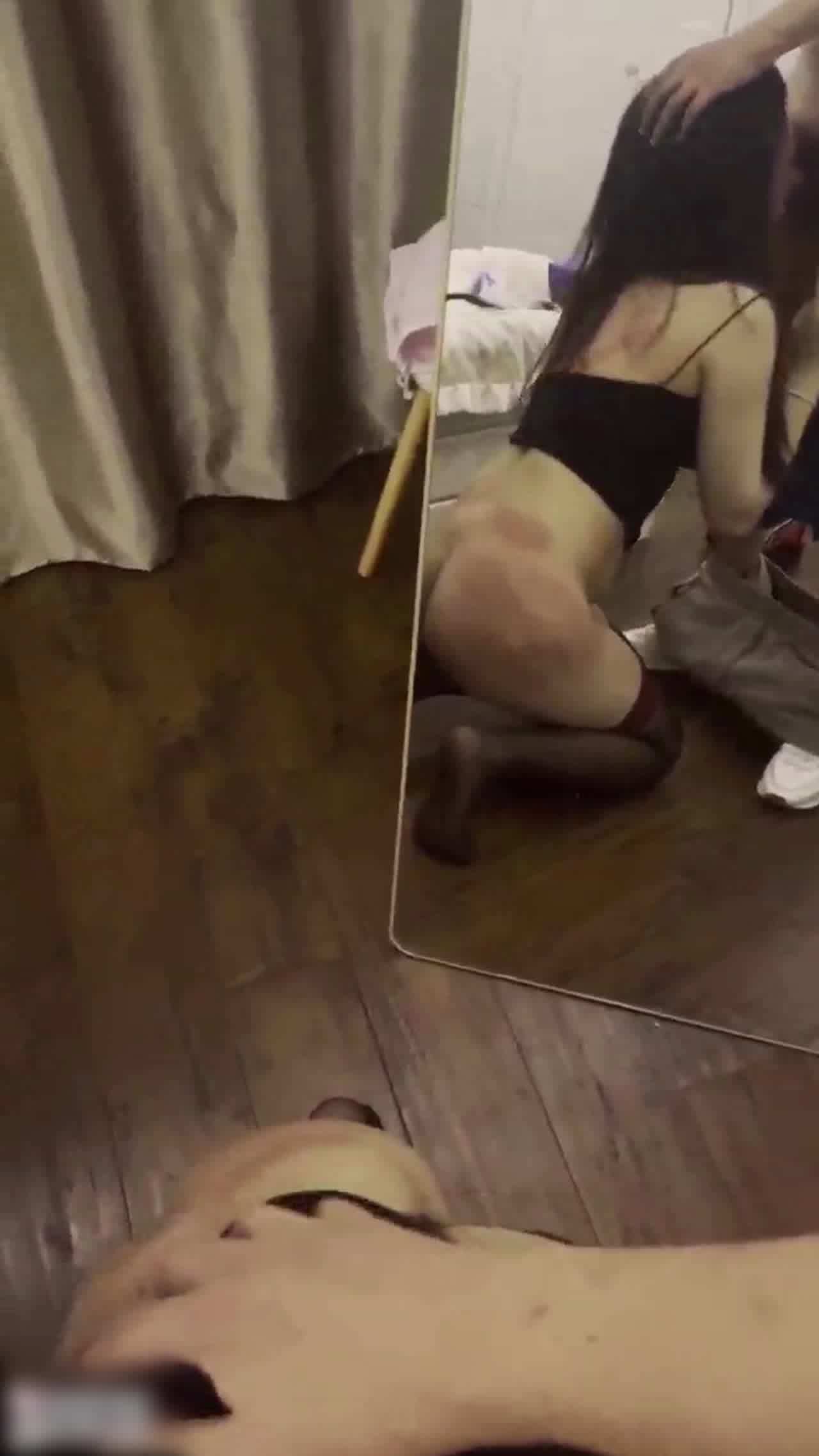  反差婊子妹妹，朋友家人前乖乖牌私底下骚到不行 的剧照2