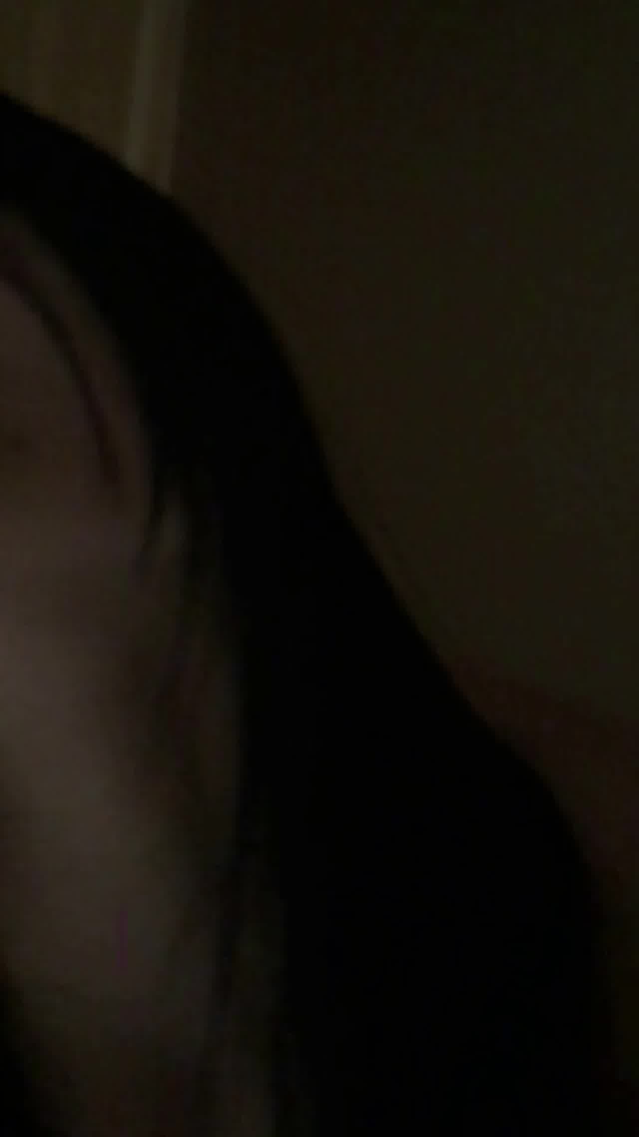  清纯学生妹拿着手机对着镜子拍摄被男友后入，妹子的大奶子真是觉是极品，插入那一瞬间的惨叫声 的剧照7