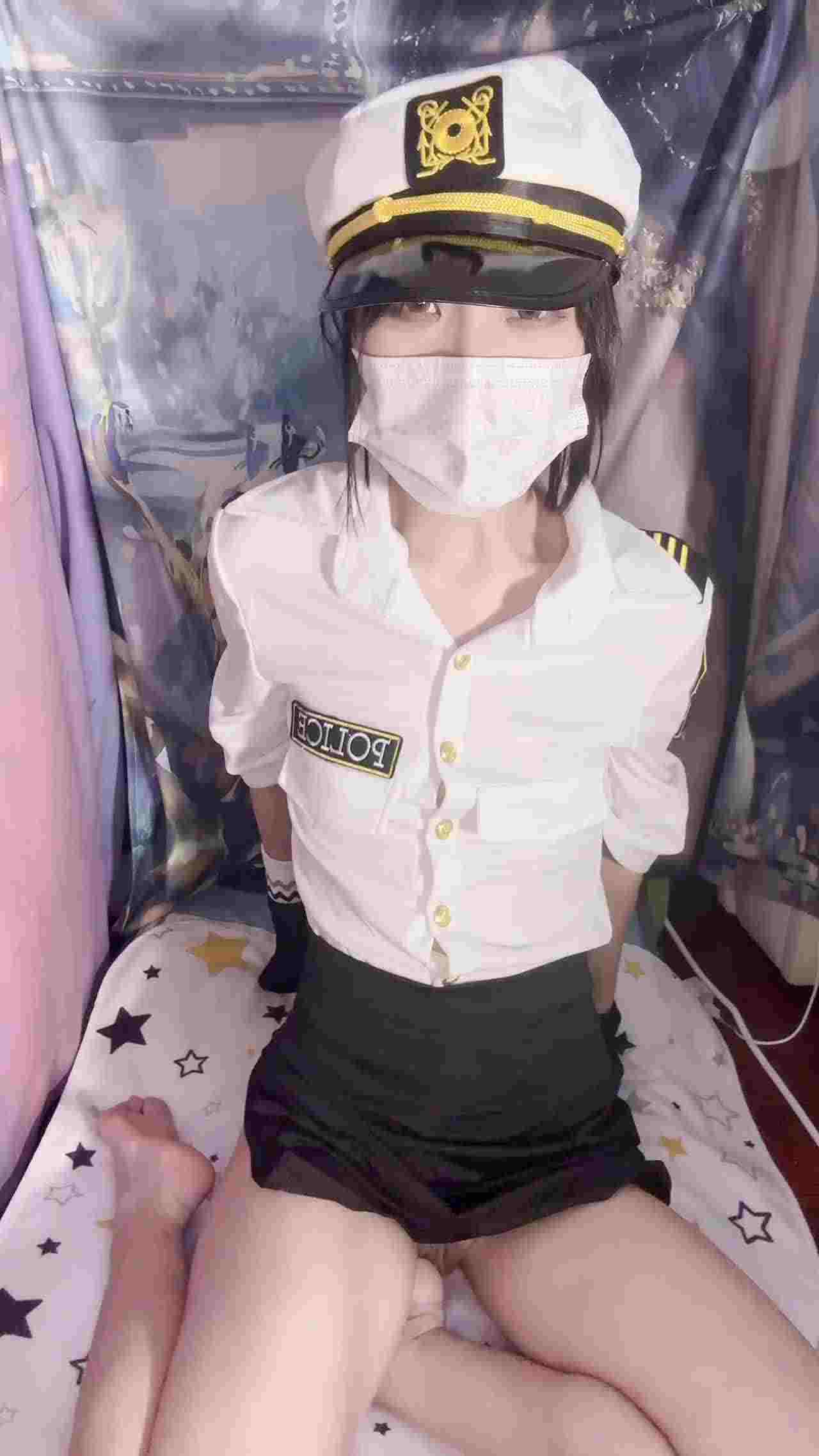  原创 反差女警需要大肉棒 的剧照3