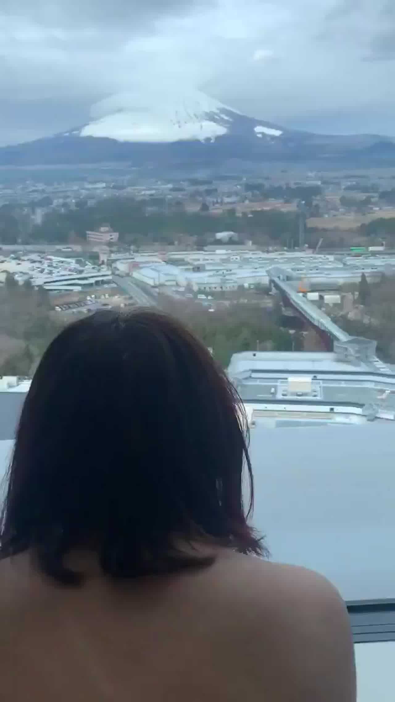  落地窗边后入 的剧照10