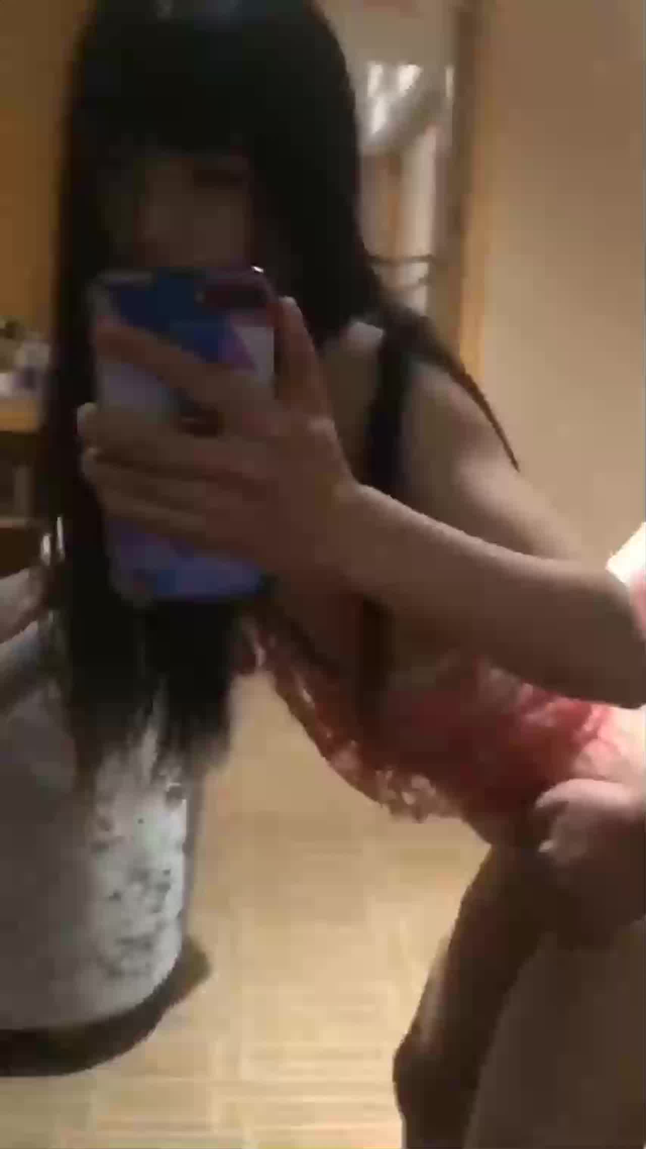  反差女友说对着镜子做爱才有感觉 的剧照9