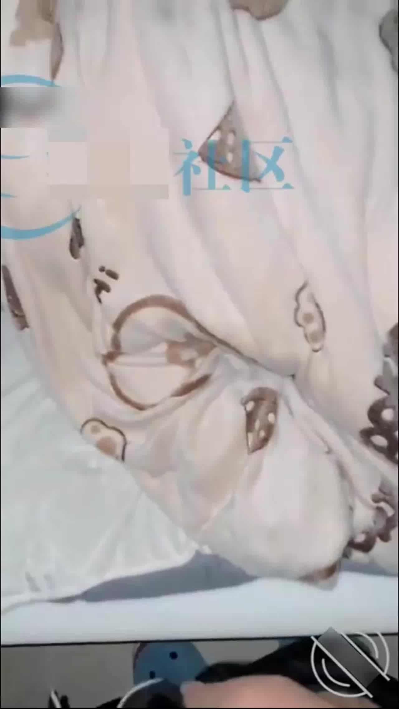  【迷奸心路】迷上表姐巨乳只能偷偷下药迷倒，趁表姐不在家射在她的公主鞋里，用她的丝袜内裤狂撸 的剧照9