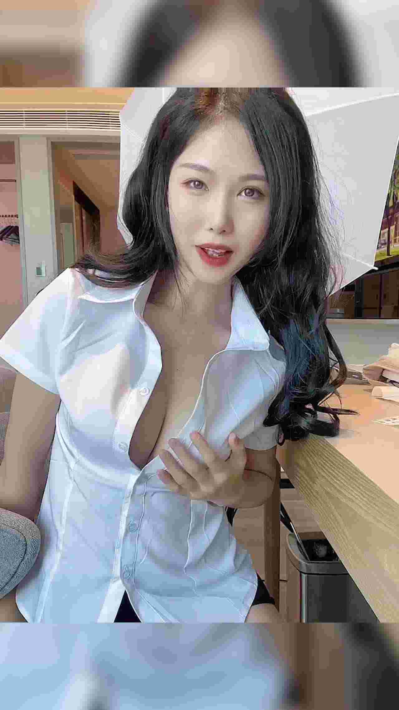  少妇诱惑真的骚！ 看的我鸡巴好痒！ 的剧照3