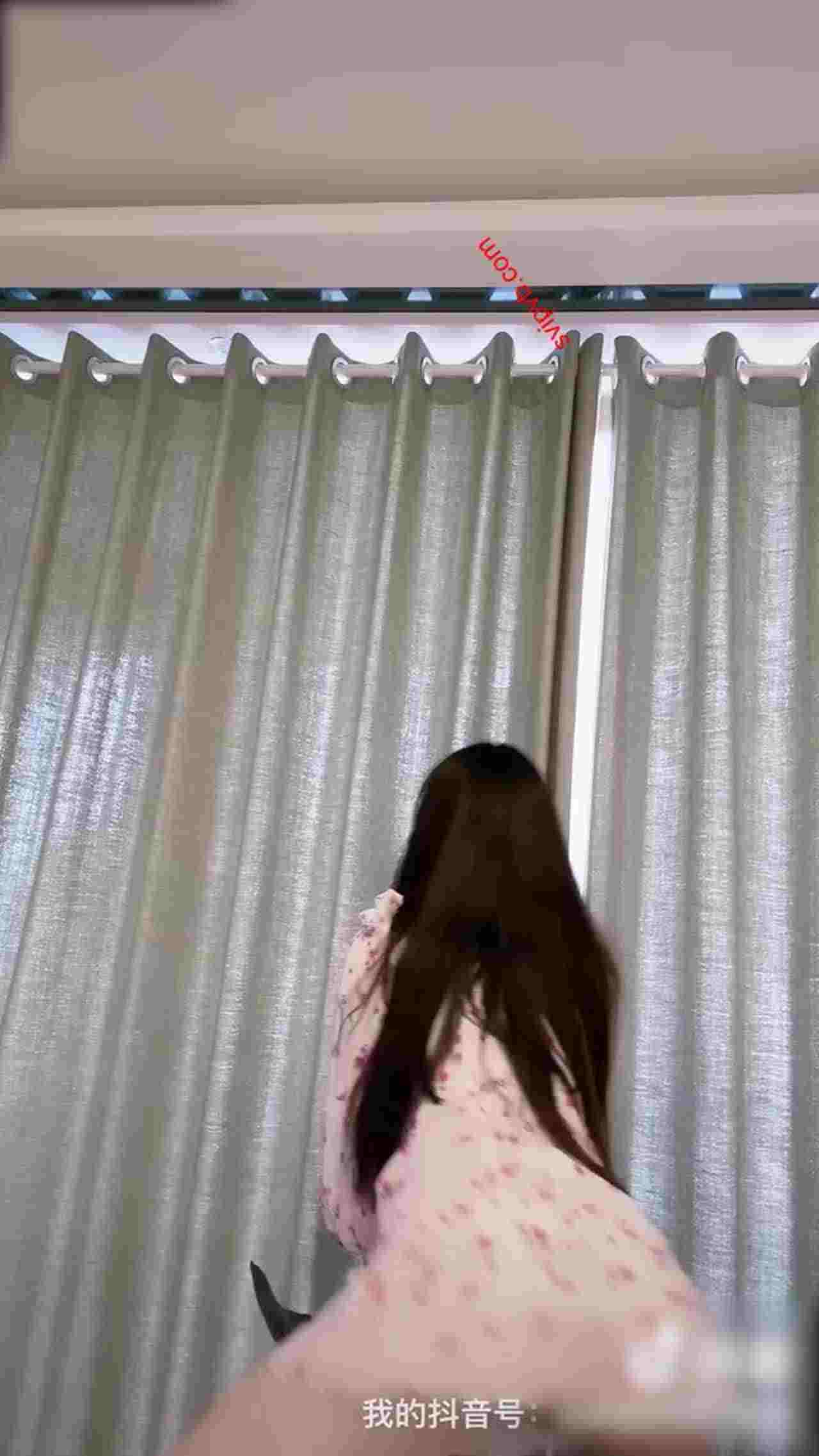  抖音高颜质网红骚舞弄姿 的剧照7