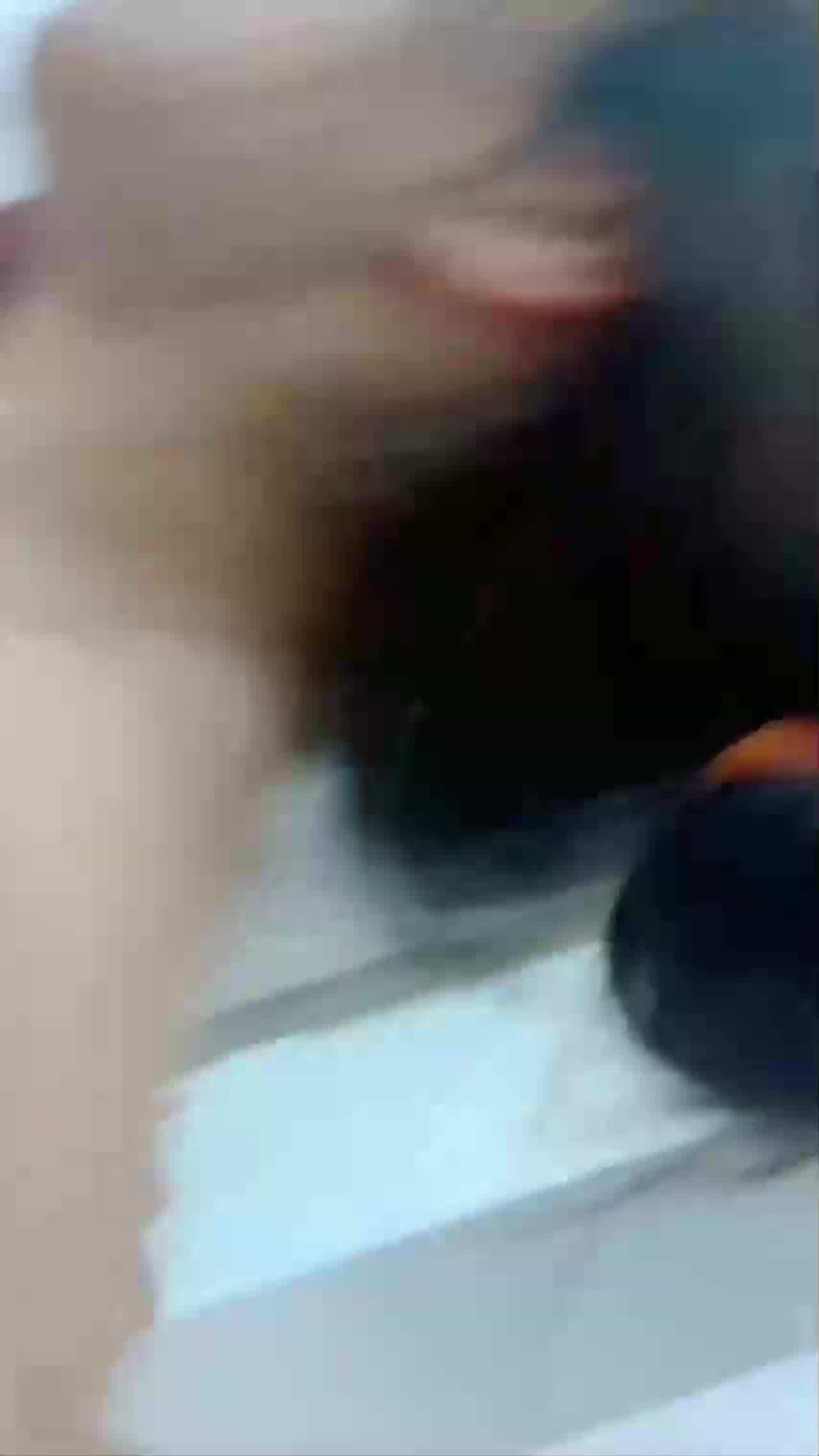  露脸娇妻，迷人的大爆乳，后入抱着操、站立实在是舒服 的剧照6