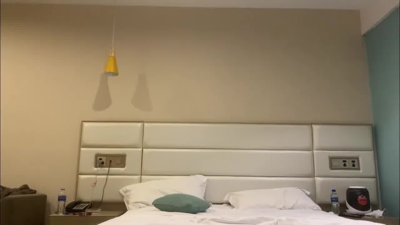  自购推特约炮大神-暴力强上1小时，抓着女主退拽回来操，说好的只蹭蹭不进去，最后居然无套内射还不承认 的剧照7