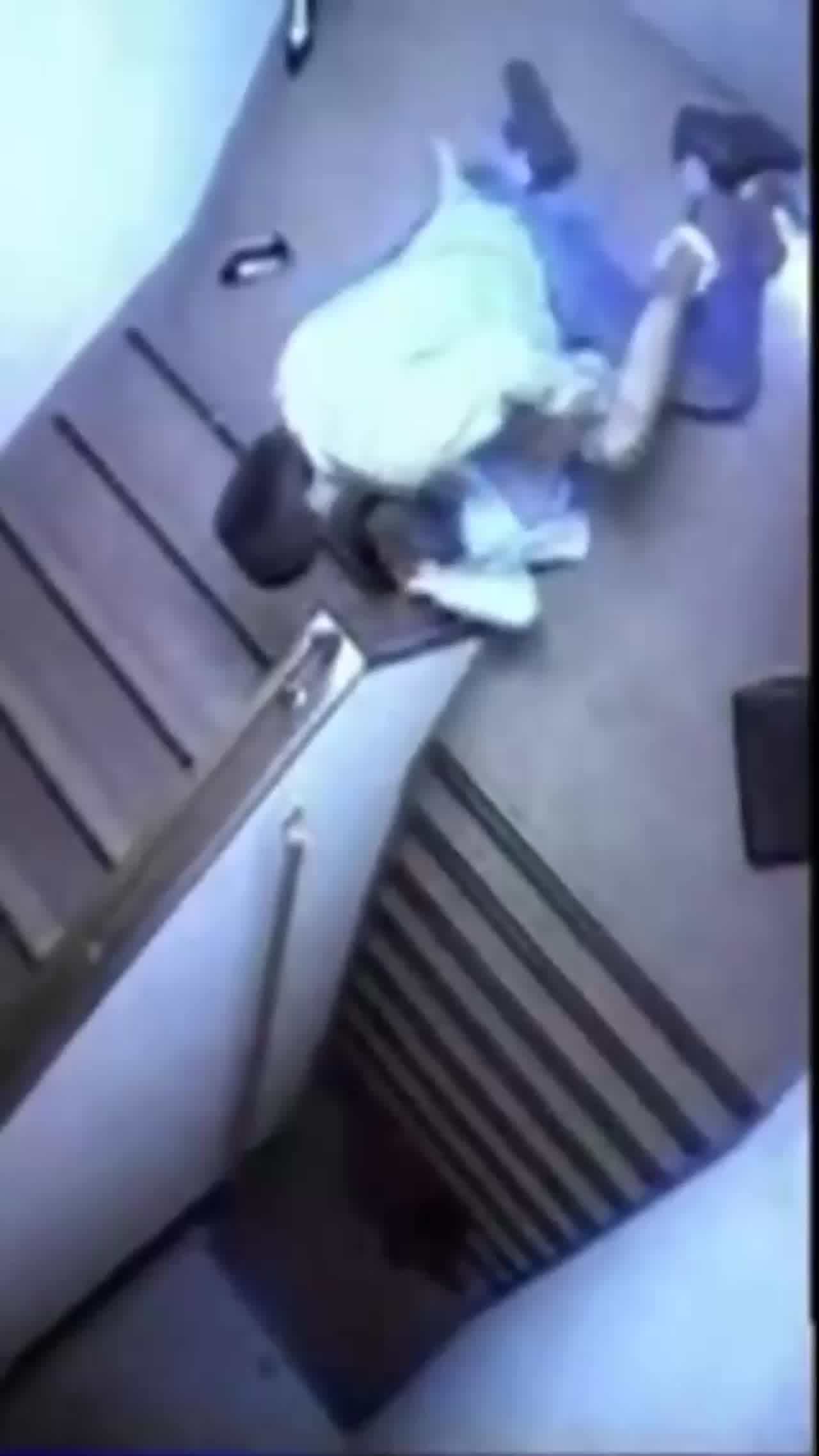  【稀缺资源】真实强奸轮奸越反抗越刺激！可怜的女人们场面过于残忍，全网最全合集！ 的剧照9