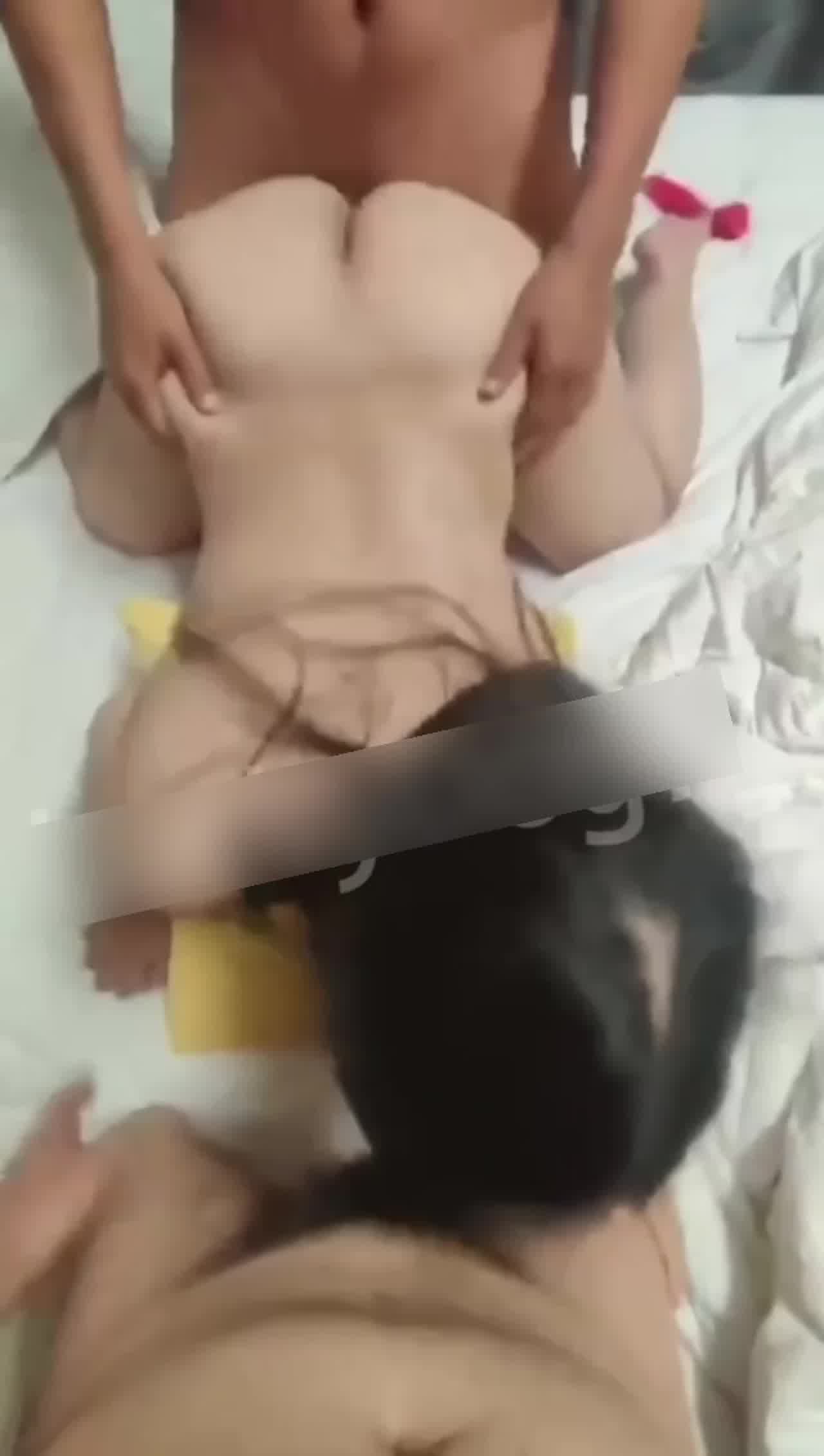  3p享受朋友老婆的快乐 的剧照8