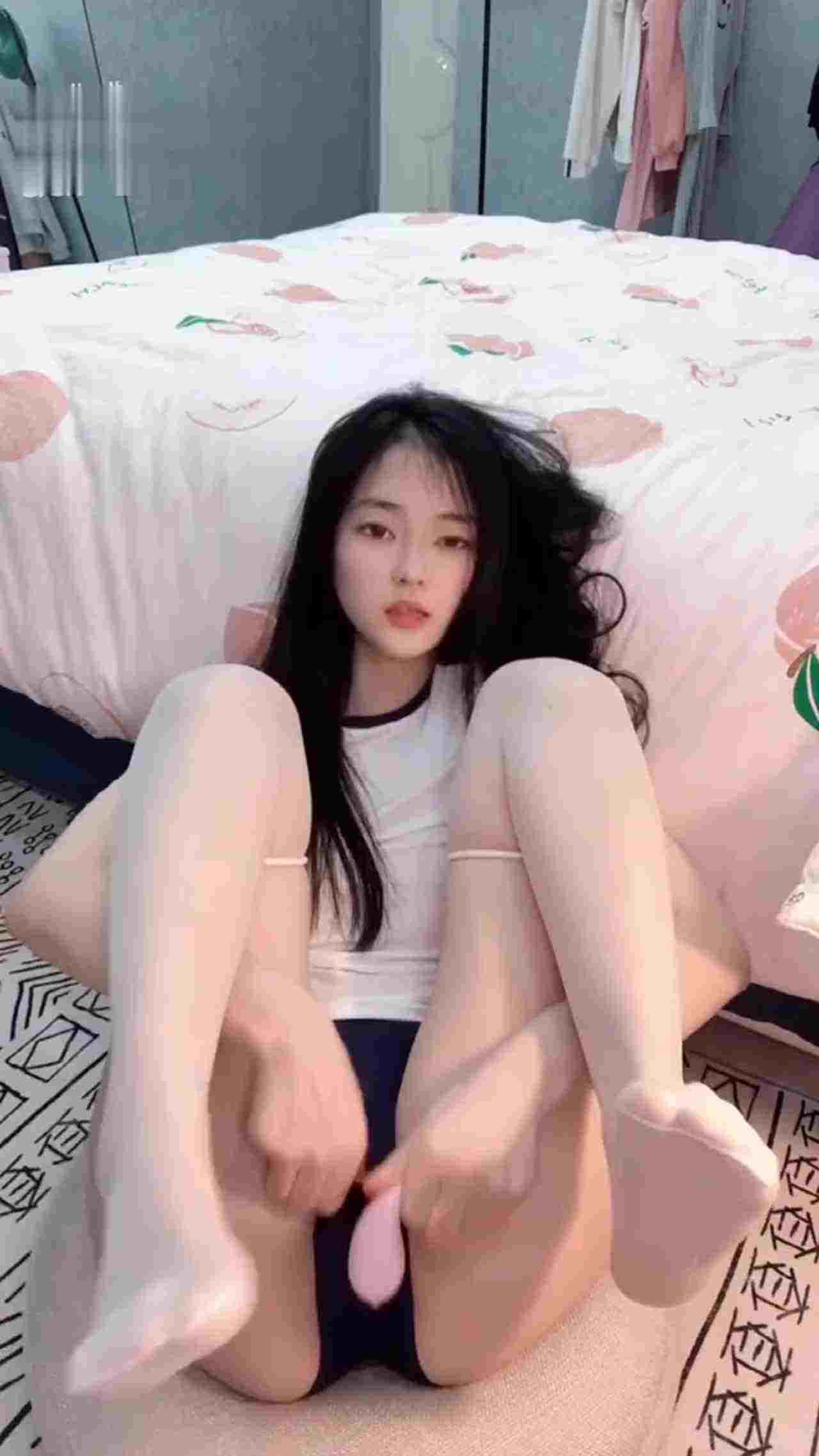  前方核能！芋喵喵超萌水手服 的剧照3