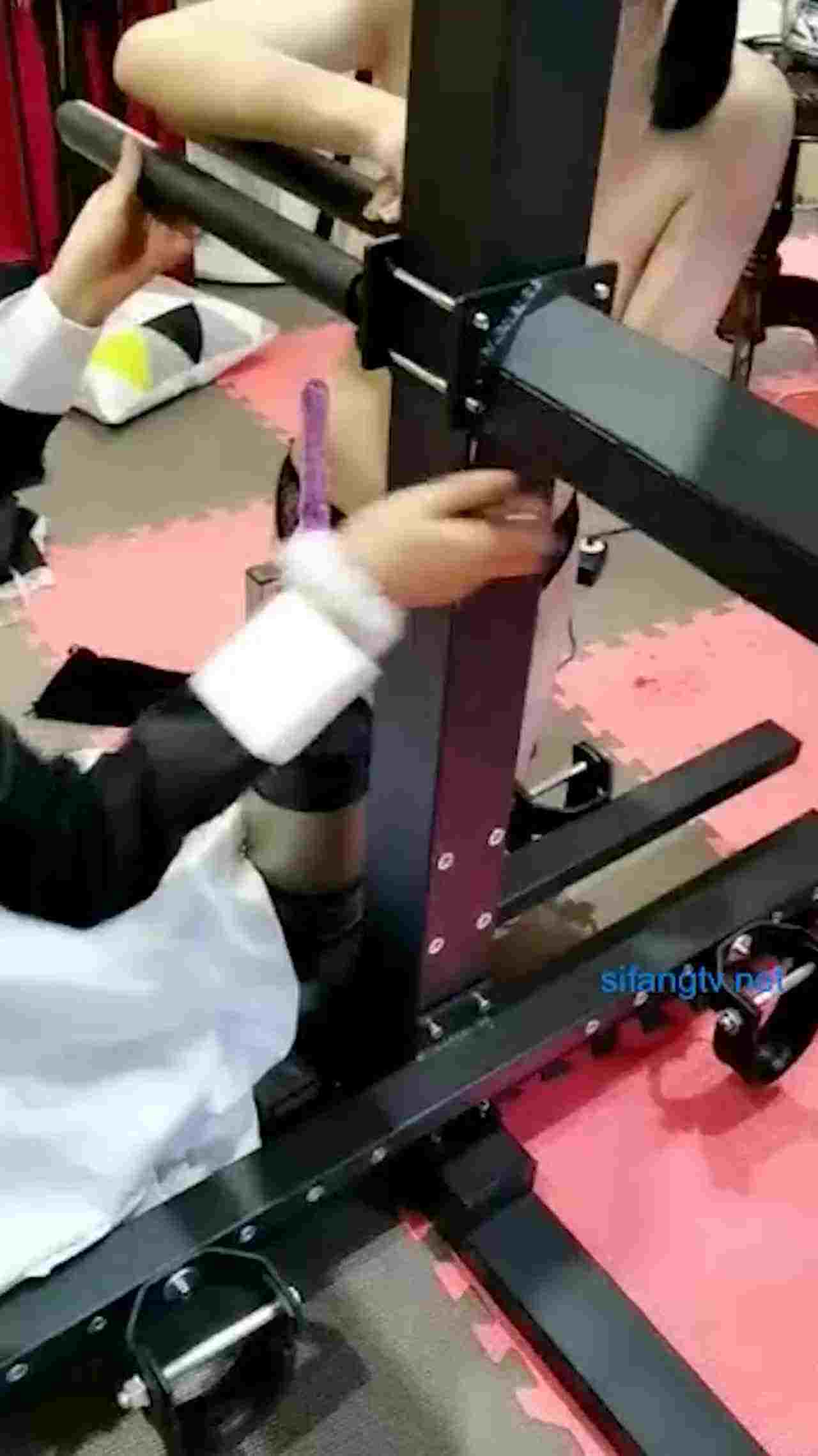  这个女孩的，太刺激了爱玩重口BDSM 的剧照4