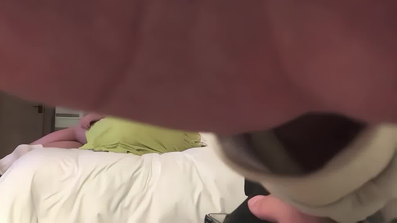  忽悠18学生妹灌酒带入酒店，软硬其上最终拿下羞射初恋之感妹子 的剧照5