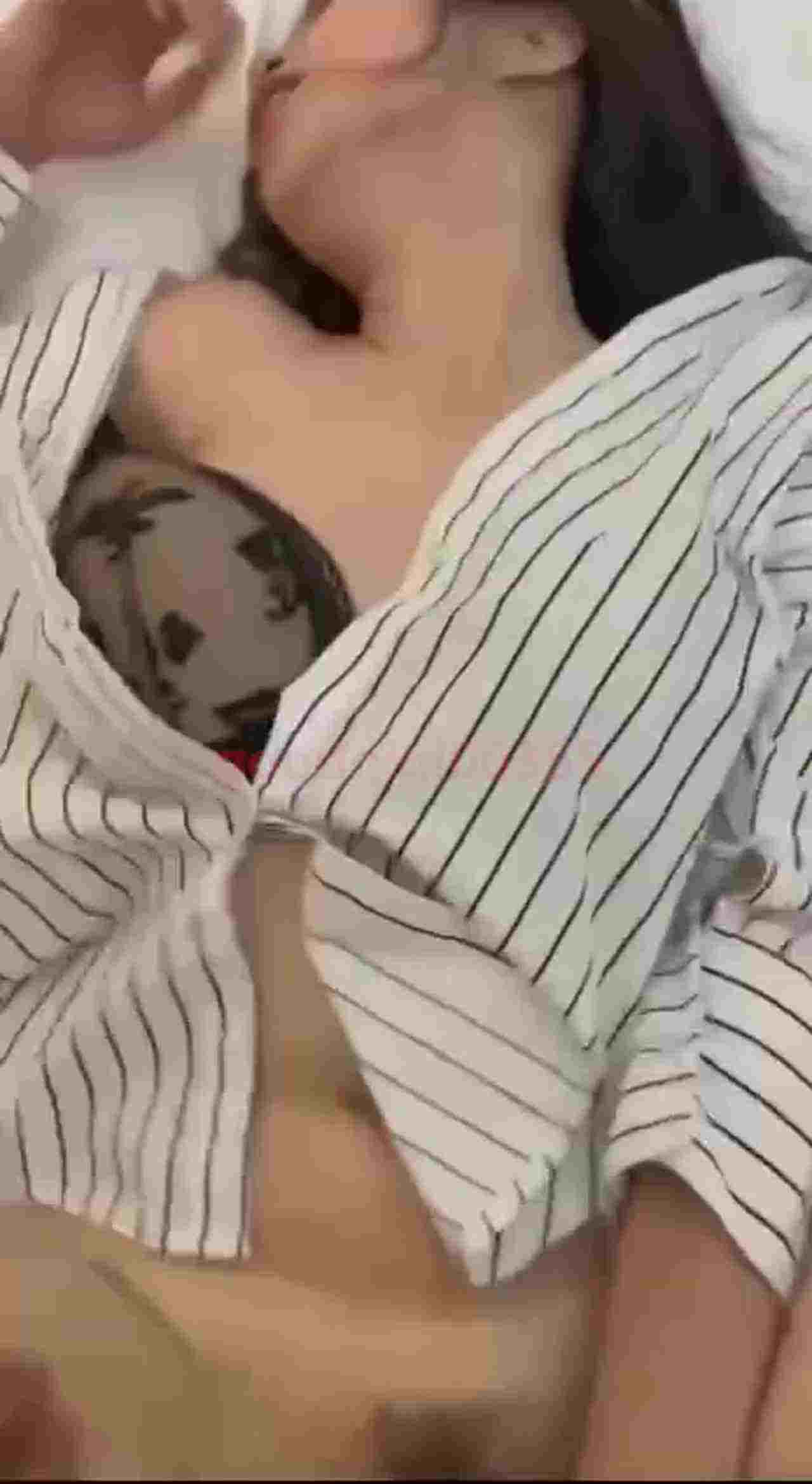  星x克店员正妹 享受打炮过程被渣男流出 的剧照1