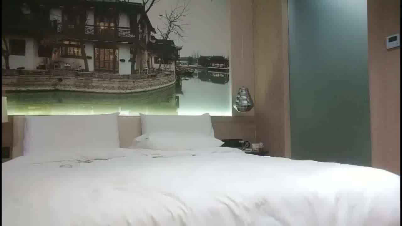  “爽~幼师妹妹”，00后肤白貌美俏佳人，特写鲍鱼，淫水汪汪极其诱人，打桩机狂干不停 的剧照8