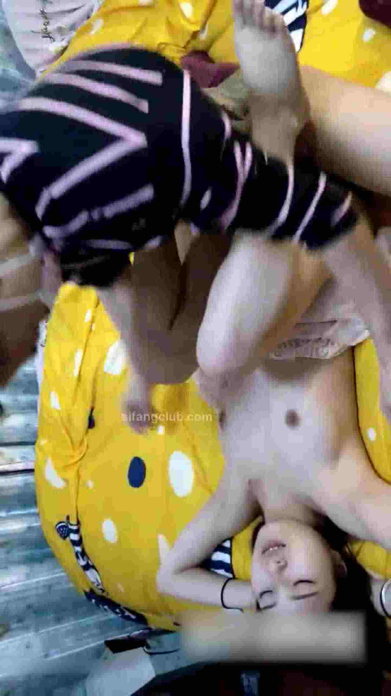  露脸经典 强制插入 的剧照4