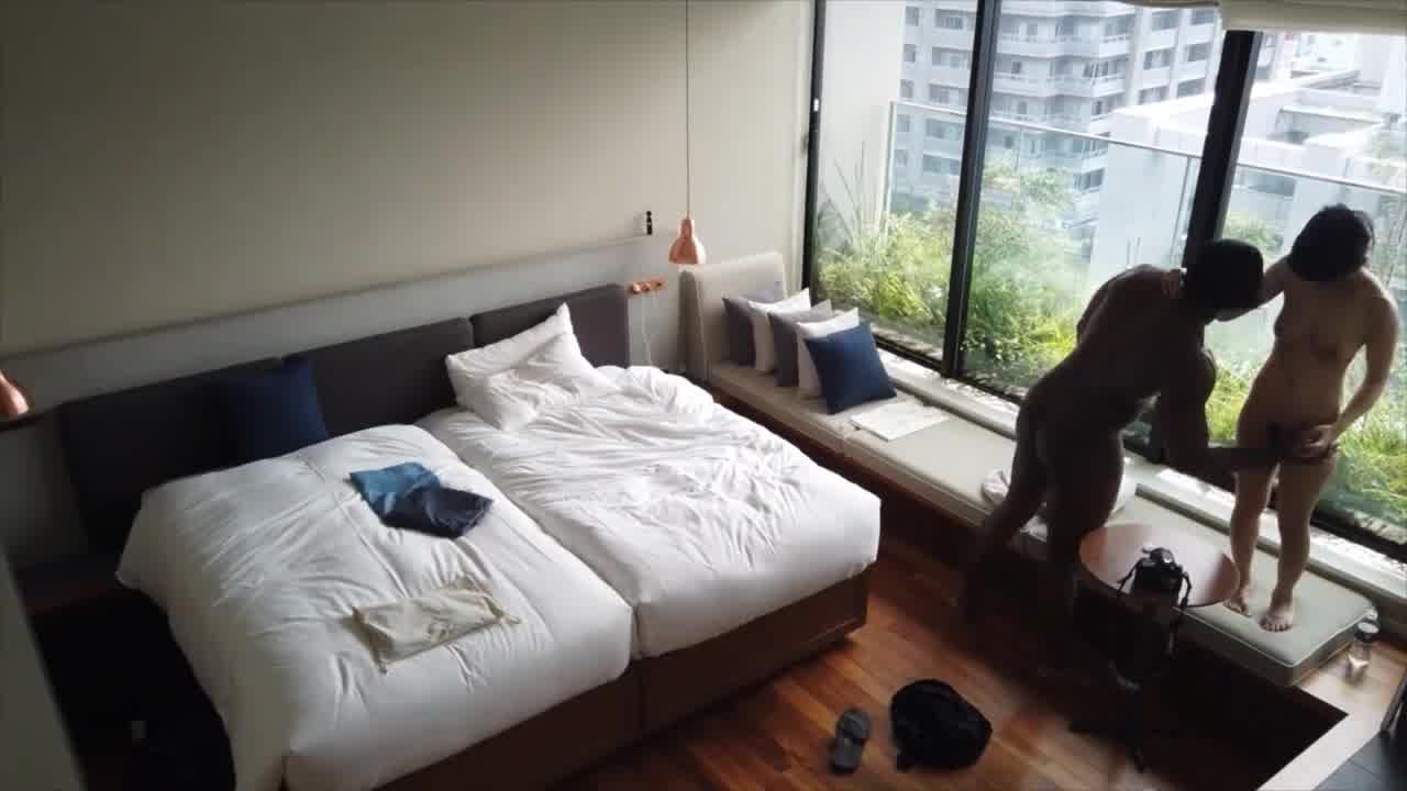  SirBAO 巨乳黑丝极品美女被黑人的大屌疯狂口爆 身材丰满诱人的巨乳美女遇到强壮的黑人邻居就忍不住 的剧照6