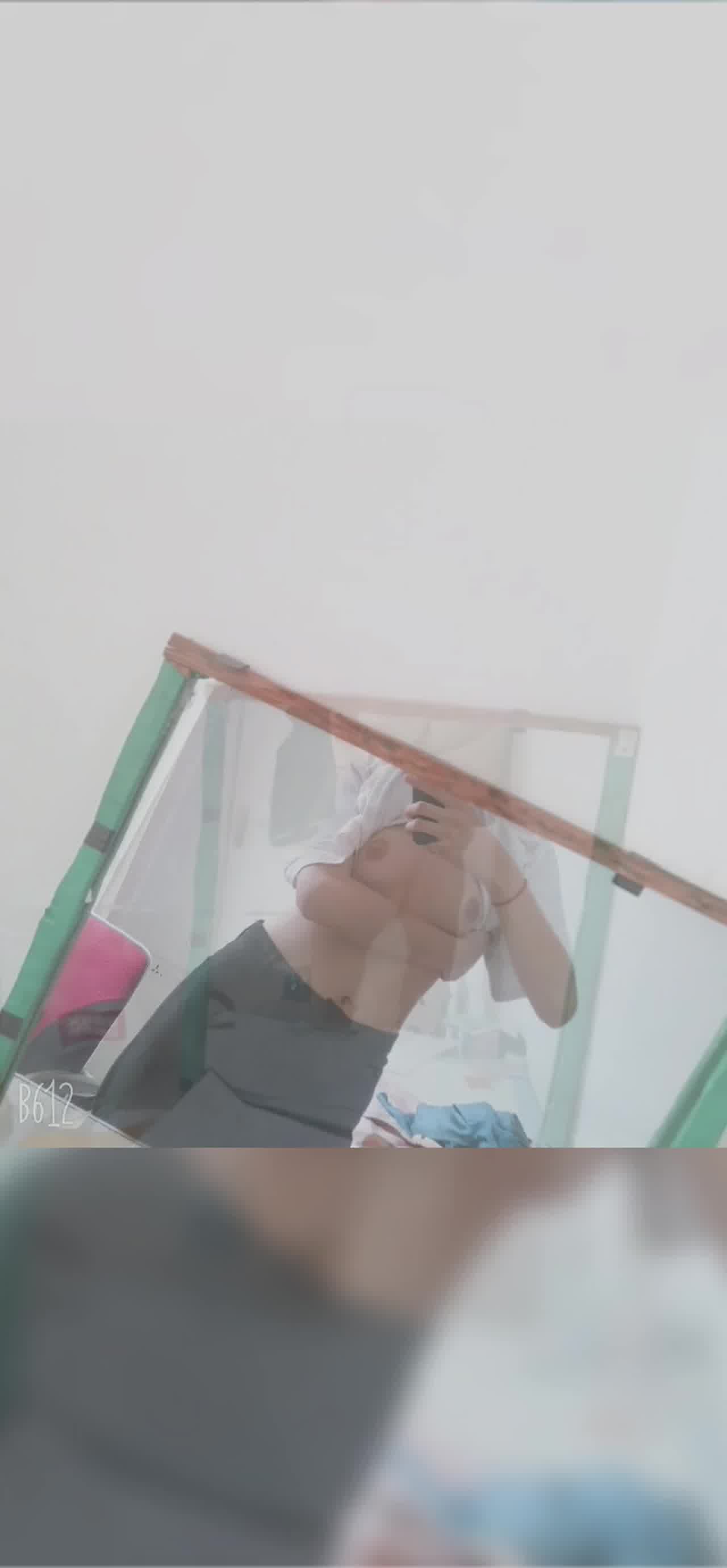  非要让我发自己的骚媳妇才能通过 的剧照2