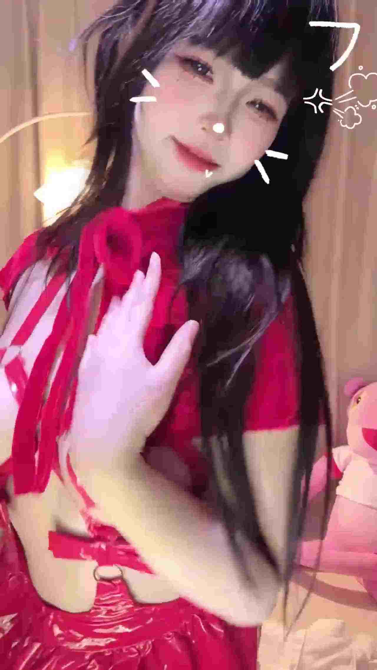  Y态Baby甜美巨乳小红帽卧床摸骚逼♥ 的剧照9