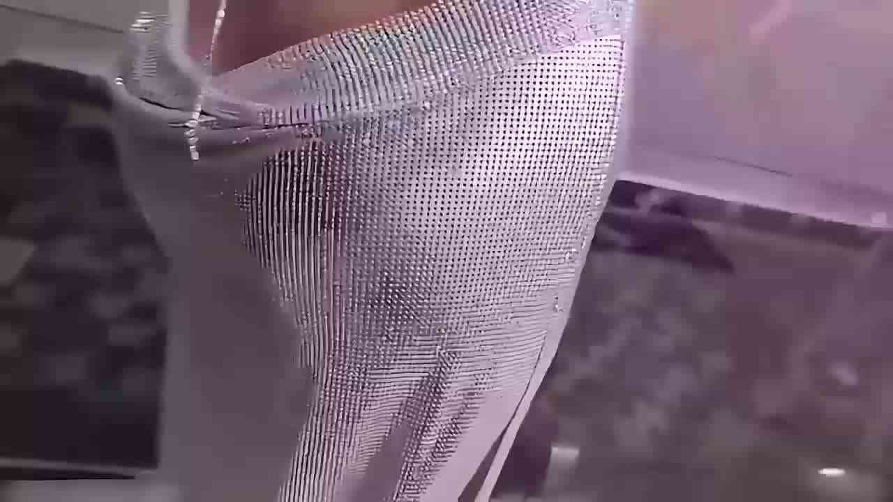  乐趣所在富圈蓝发肉肉母狗，温泉对镜啪啪享受性爱乐趣 的剧照9