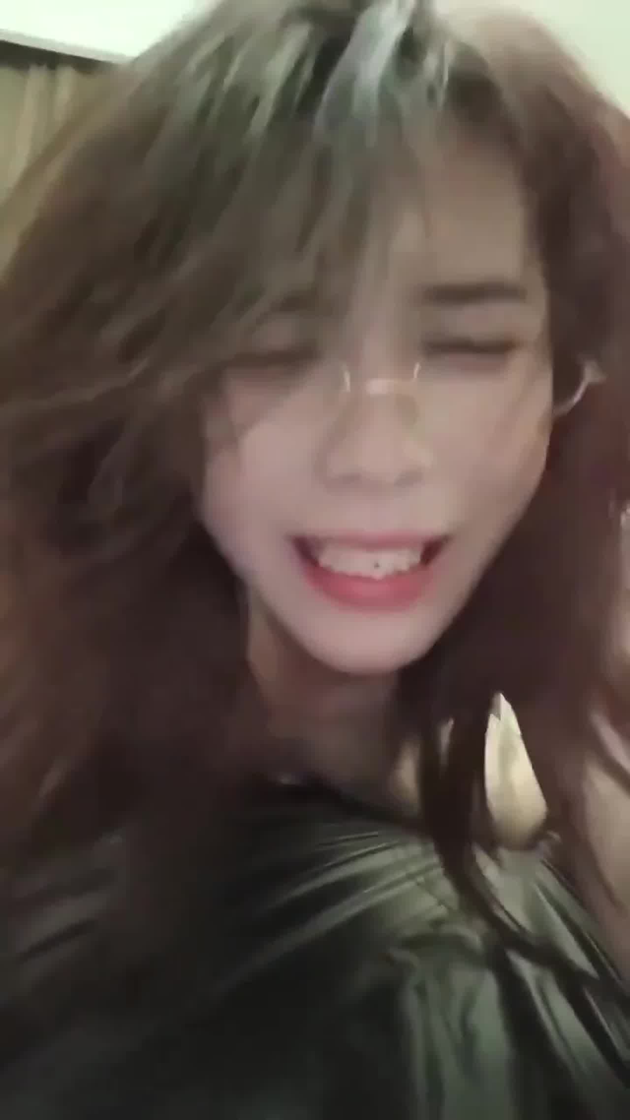  母狗们永不停歇！细腰美鲍高潮流水淫叫声不断合集 的剧照9