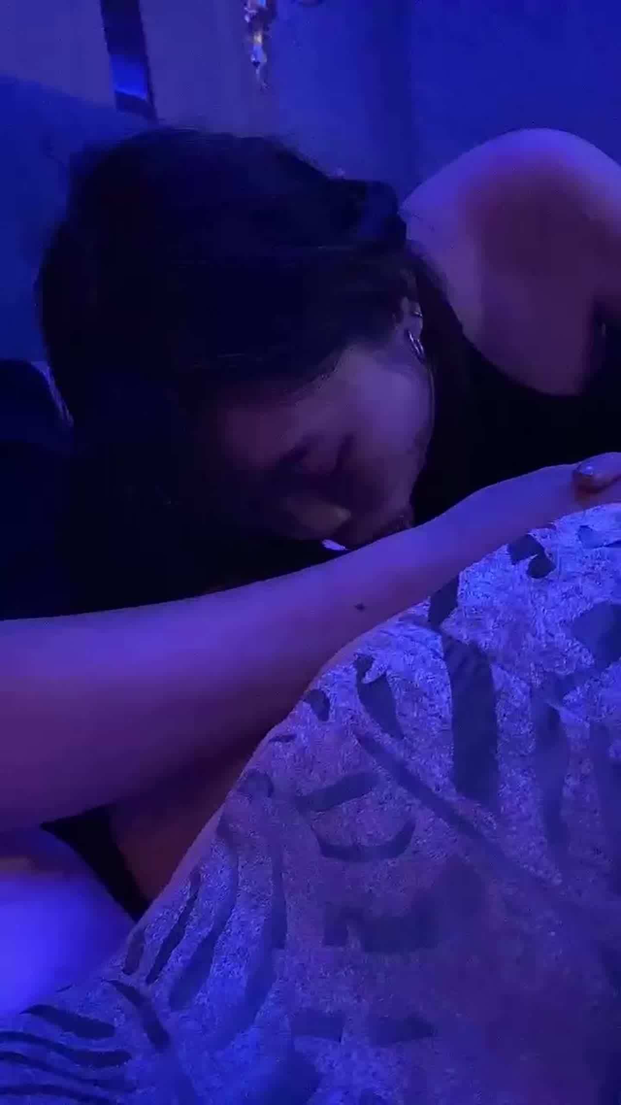  露脸私密爱爱特快车 的剧照4