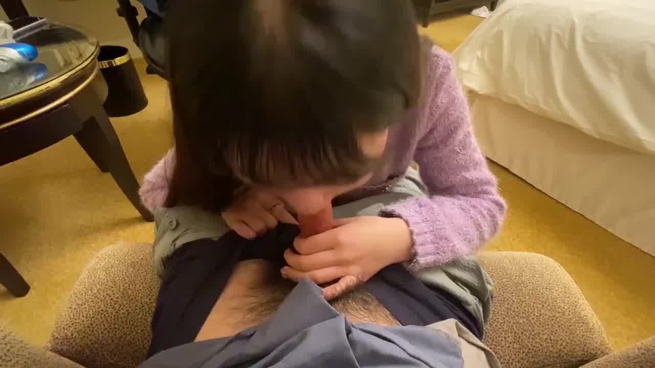  听话的骚母狗个别喜欢吃鸡巴 的剧照1