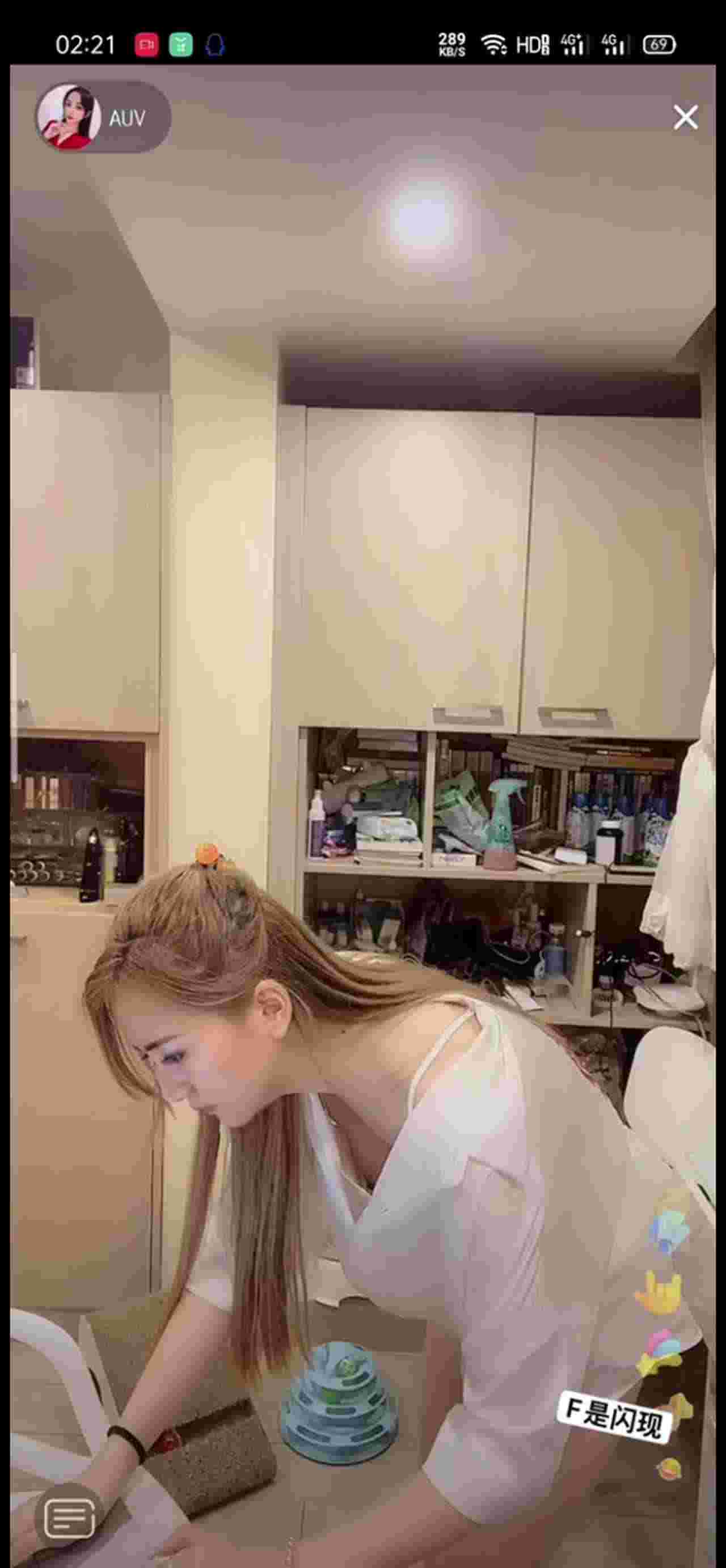  抖音走光-居家直播 的剧照8